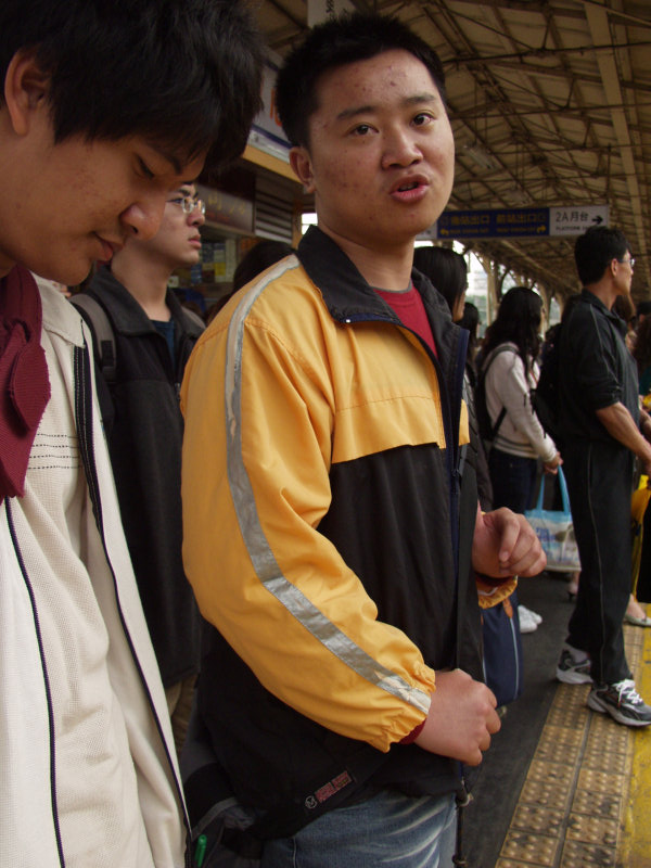 台灣鐵路旅遊攝影台中火車站月台旅客特寫2006攝影照片421
