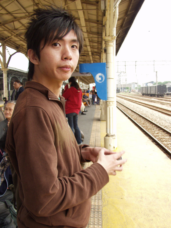 台灣鐵路旅遊攝影台中火車站月台旅客特寫2006攝影照片432