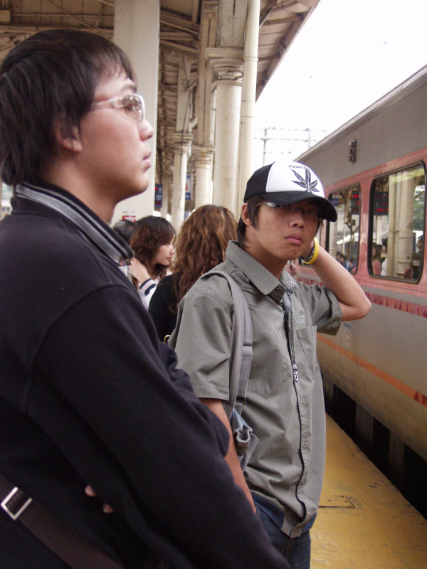 台灣鐵路旅遊攝影台中火車站月台旅客特寫2006攝影照片433