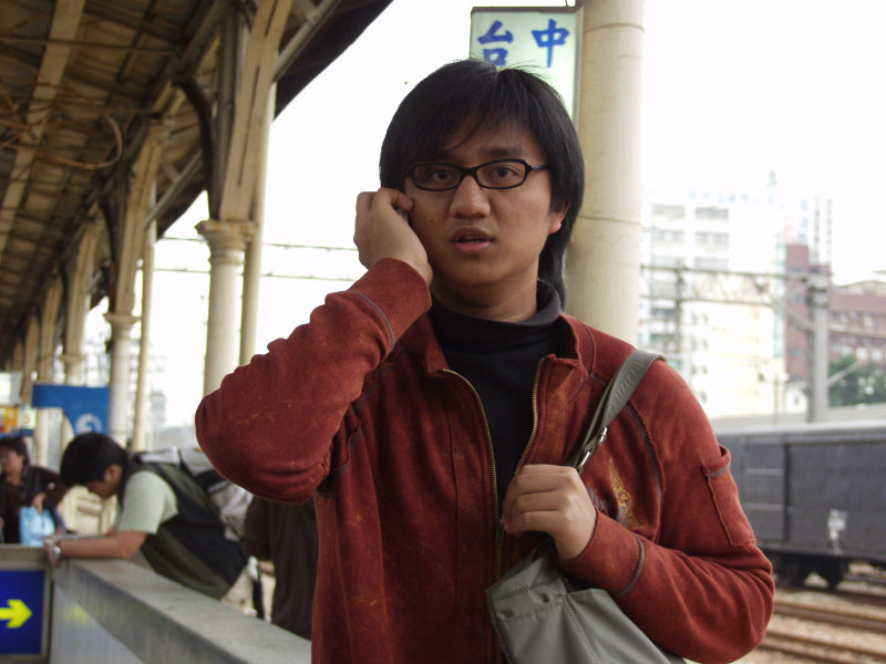 台灣鐵路旅遊攝影台中火車站月台旅客特寫2006攝影照片441