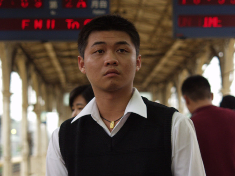 台灣鐵路旅遊攝影台中火車站月台旅客特寫2006攝影照片442