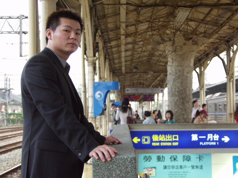 台灣鐵路旅遊攝影台中火車站月台旅客特寫2006攝影照片458