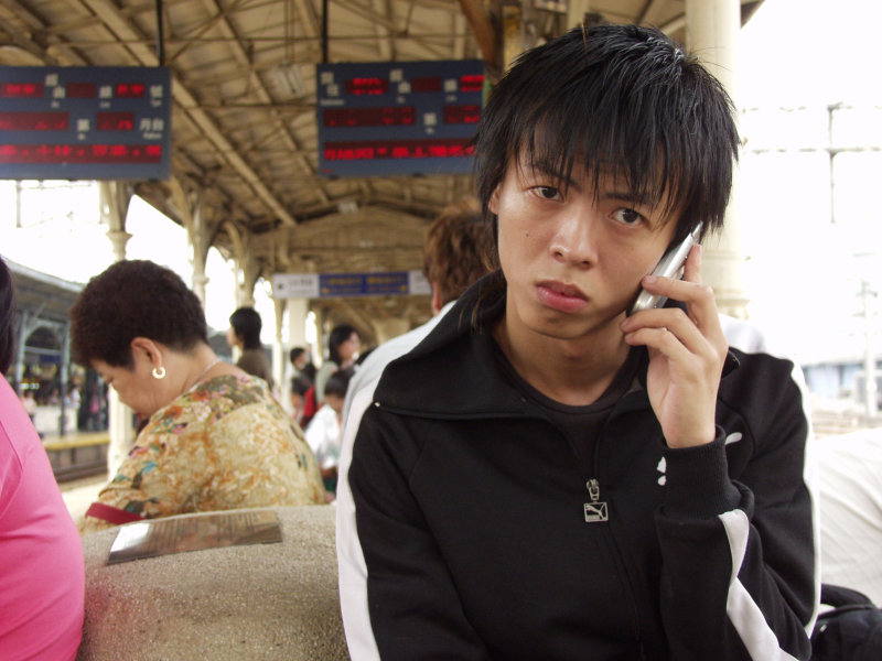 台灣鐵路旅遊攝影台中火車站月台旅客特寫2006攝影照片463