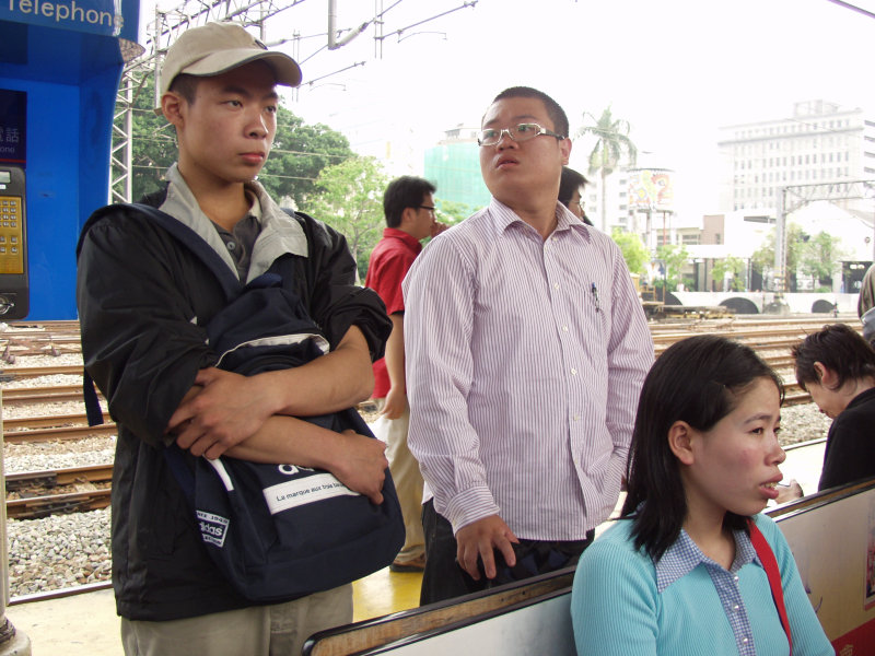台灣鐵路旅遊攝影台中火車站月台旅客特寫2006攝影照片465
