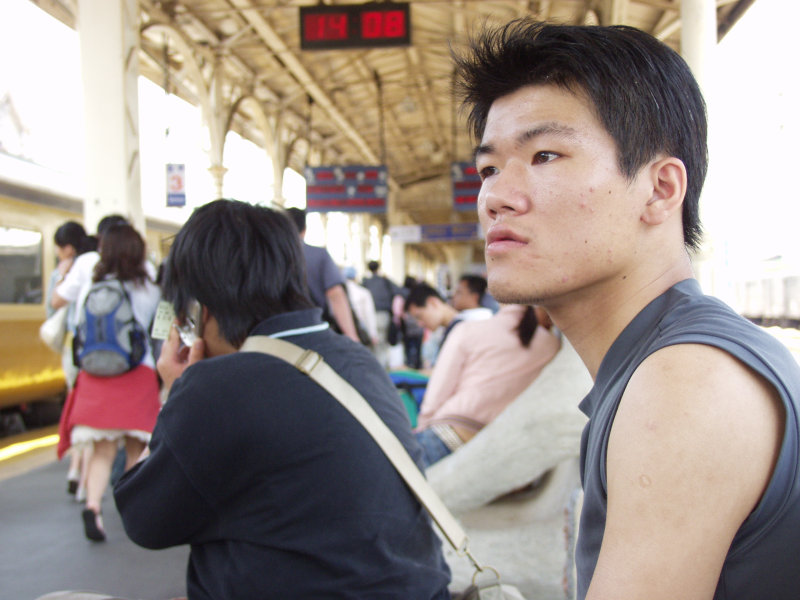 台灣鐵路旅遊攝影台中火車站月台旅客特寫2006攝影照片474