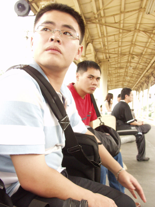 台灣鐵路旅遊攝影台中火車站月台旅客特寫2006攝影照片493