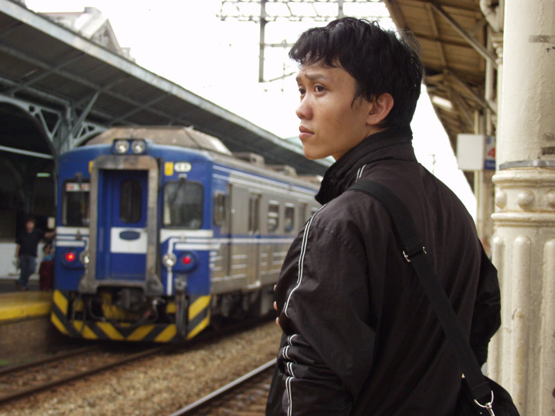 台灣鐵路旅遊攝影台中火車站月台旅客特寫2006攝影照片494