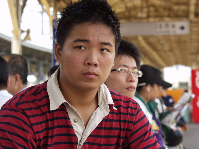 台灣鐵路旅遊攝影台中火車站月台旅客特寫2006攝影照片506