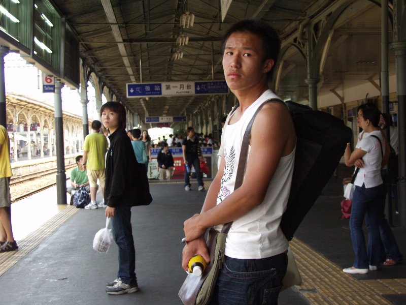 台灣鐵路旅遊攝影台中火車站月台旅客特寫2006攝影照片509