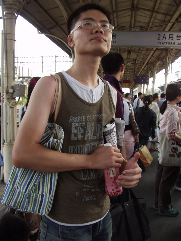 台灣鐵路旅遊攝影台中火車站月台旅客特寫2006攝影照片517