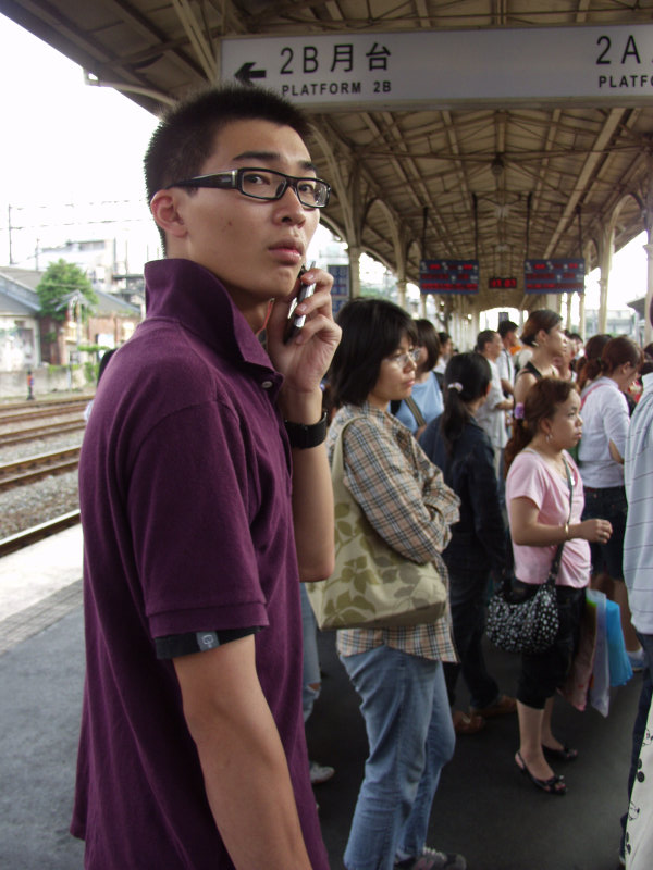 台灣鐵路旅遊攝影台中火車站月台旅客特寫2006攝影照片520