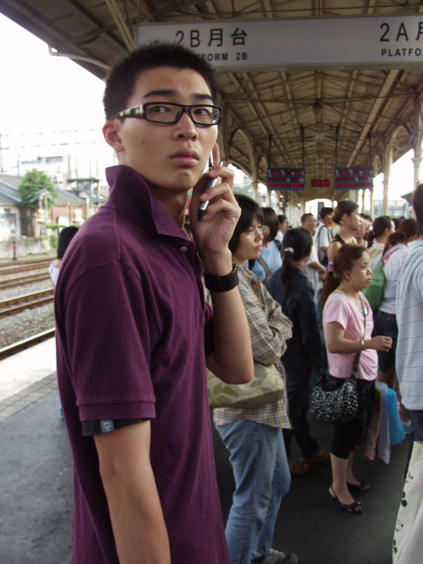 台灣鐵路旅遊攝影台中火車站月台旅客特寫2006攝影照片521