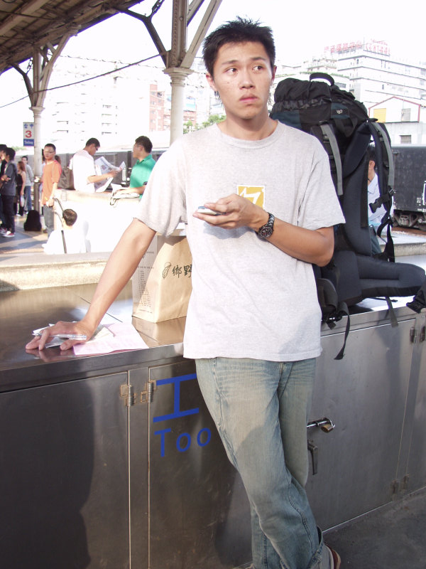 台灣鐵路旅遊攝影台中火車站月台旅客特寫2006攝影照片524