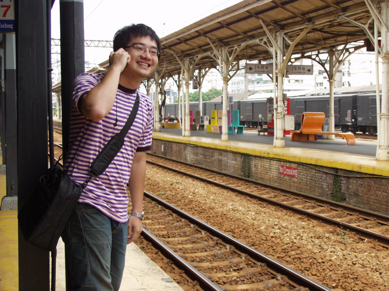 台灣鐵路旅遊攝影台中火車站月台旅客特寫2006攝影照片538