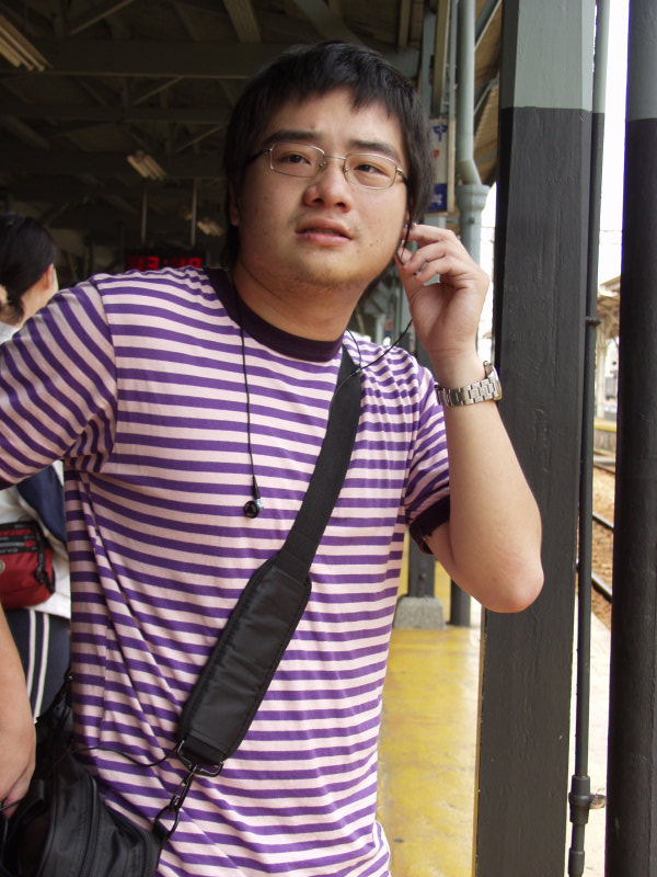 台灣鐵路旅遊攝影台中火車站月台旅客特寫2006攝影照片540