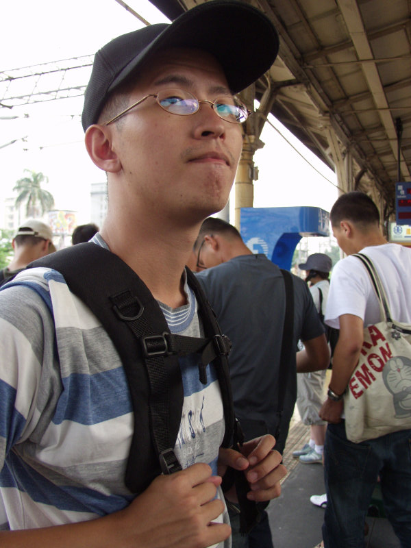 台灣鐵路旅遊攝影台中火車站月台旅客特寫2006攝影照片555
