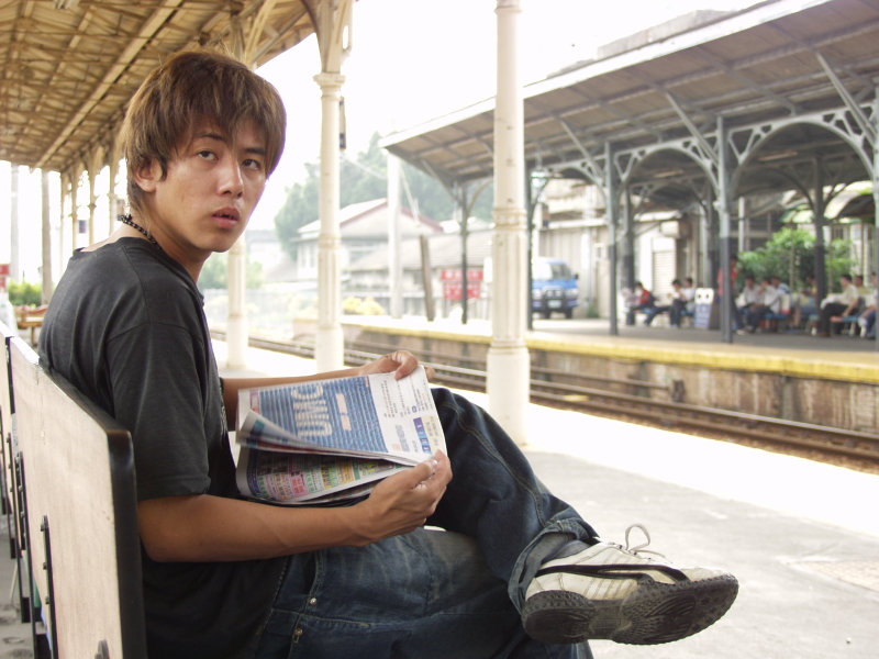 台灣鐵路旅遊攝影台中火車站月台旅客特寫2006攝影照片561