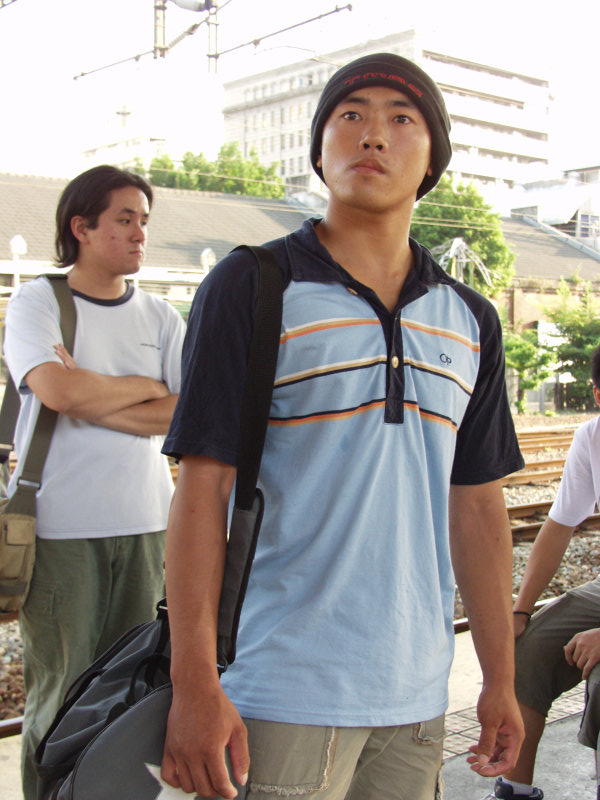 台灣鐵路旅遊攝影台中火車站月台旅客特寫2006攝影照片564