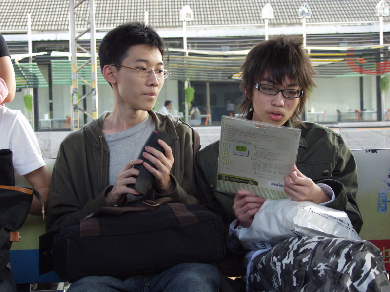 台灣鐵路旅遊攝影台中火車站月台旅客特寫2006攝影照片572