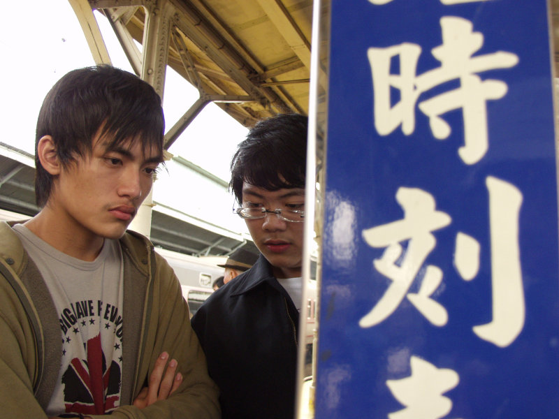台灣鐵路旅遊攝影台中火車站月台旅客特寫2006攝影照片579