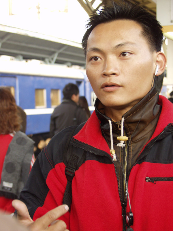 台灣鐵路旅遊攝影台中火車站月台旅客特寫2006攝影照片584