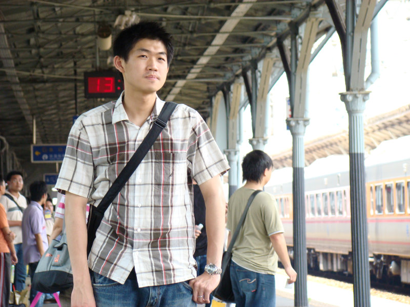 台灣鐵路旅遊攝影台中火車站月台旅客特寫2007攝影照片72