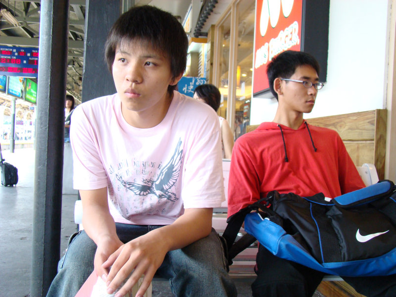 台灣鐵路旅遊攝影台中火車站月台旅客特寫2007攝影照片95