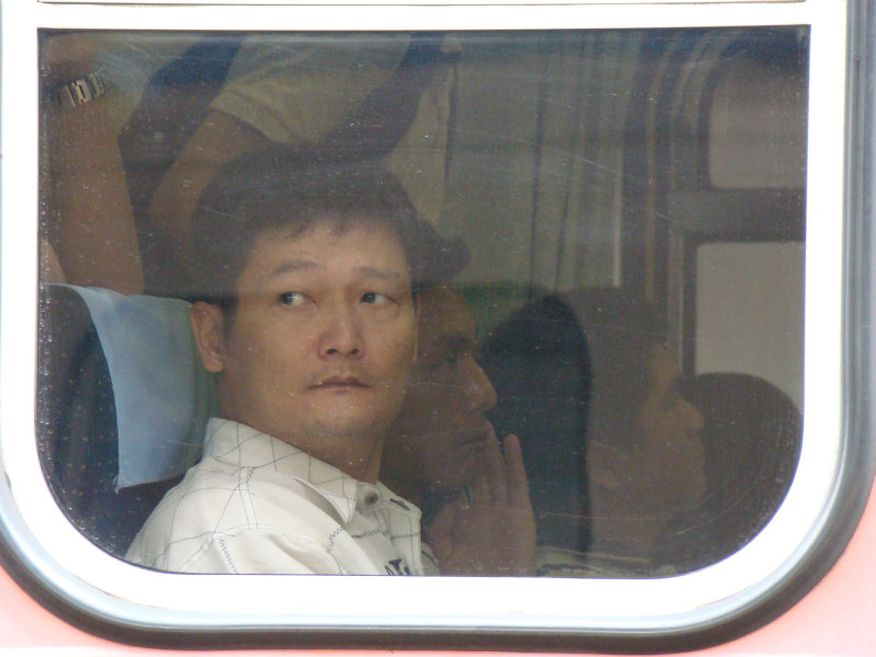 台灣鐵路旅遊攝影台中火車站月台旅客特寫2007攝影照片154