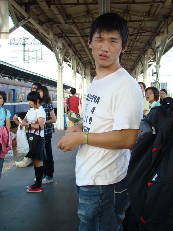 台灣鐵路旅遊攝影台中火車站月台旅客特寫2007攝影照片178