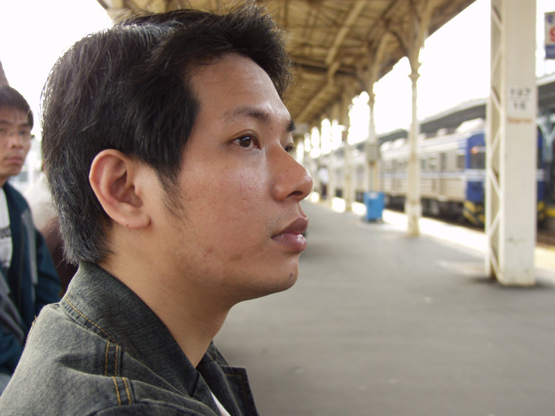 台灣鐵路旅遊攝影台中火車站月台旅客特寫2007攝影照片245