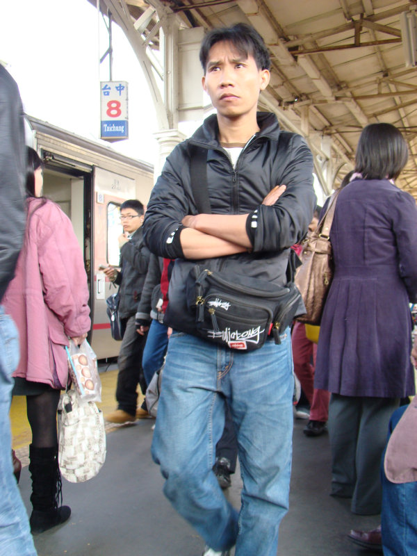 台灣鐵路旅遊攝影台中火車站月台旅客特寫2008攝影照片17