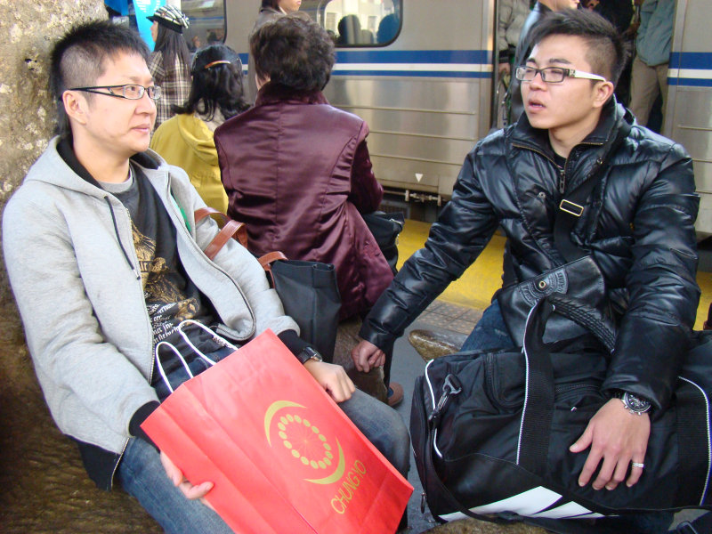 台灣鐵路旅遊攝影台中火車站月台旅客特寫2008攝影照片24