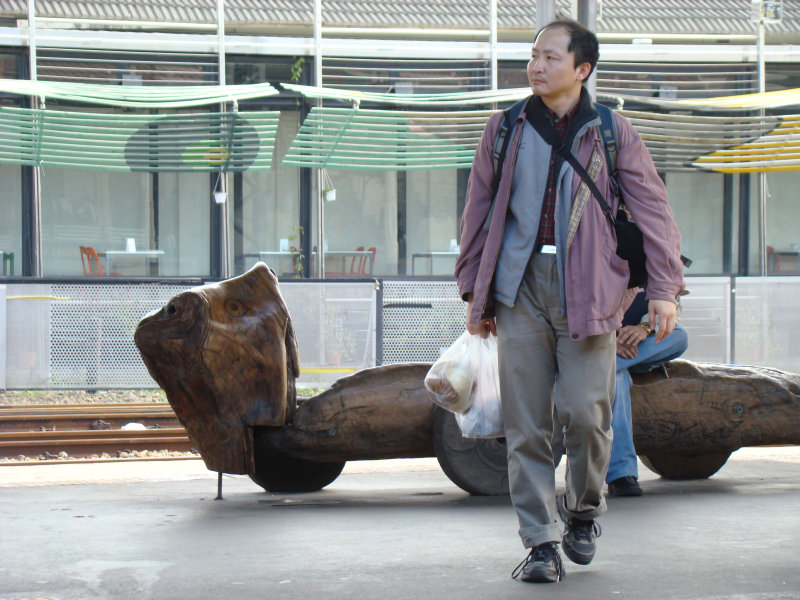 台灣鐵路旅遊攝影台中火車站月台旅客特寫2008攝影照片32