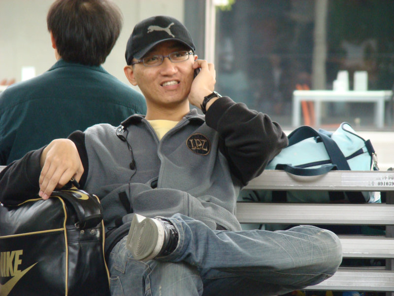 台灣鐵路旅遊攝影台中火車站月台旅客特寫2008攝影照片35