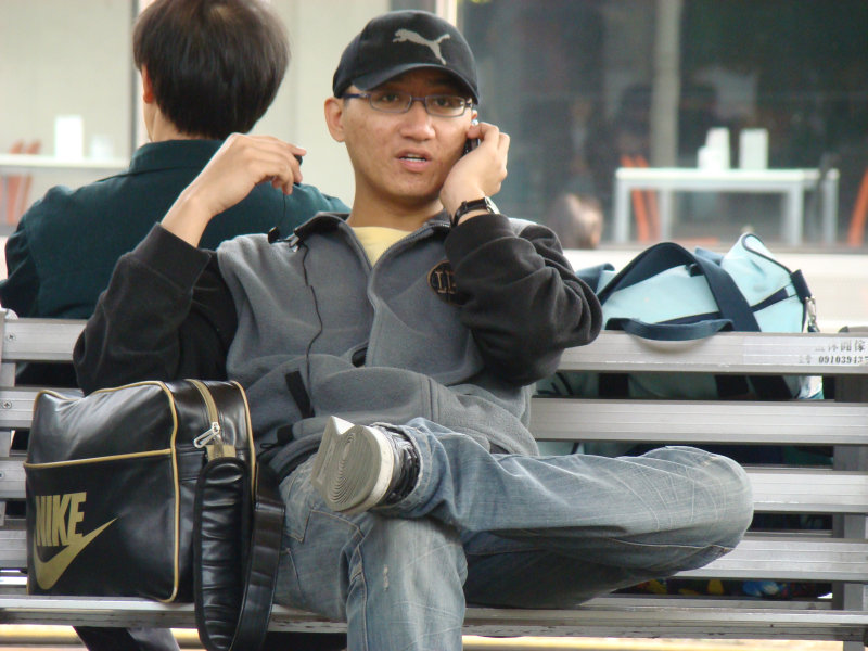 台灣鐵路旅遊攝影台中火車站月台旅客特寫2008攝影照片41
