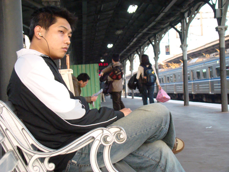台灣鐵路旅遊攝影台中火車站月台旅客特寫2008攝影照片53