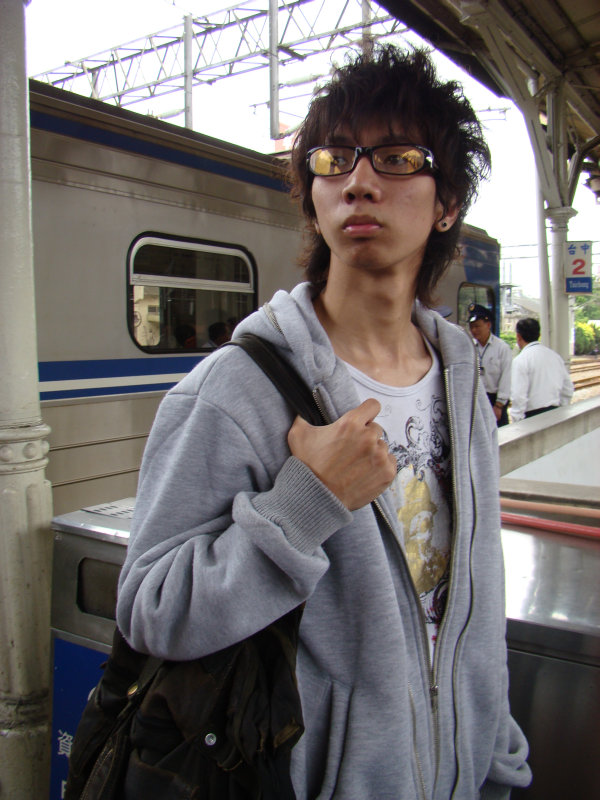 台灣鐵路旅遊攝影台中火車站月台旅客特寫2008攝影照片68