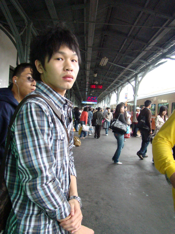 台灣鐵路旅遊攝影台中火車站月台旅客特寫2008攝影照片70