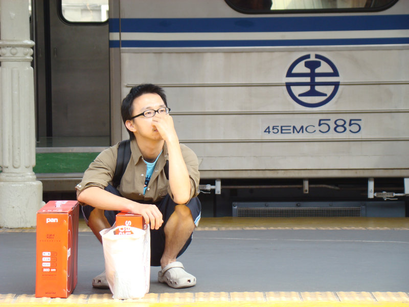 台灣鐵路旅遊攝影台中火車站月台旅客特寫2008攝影照片89