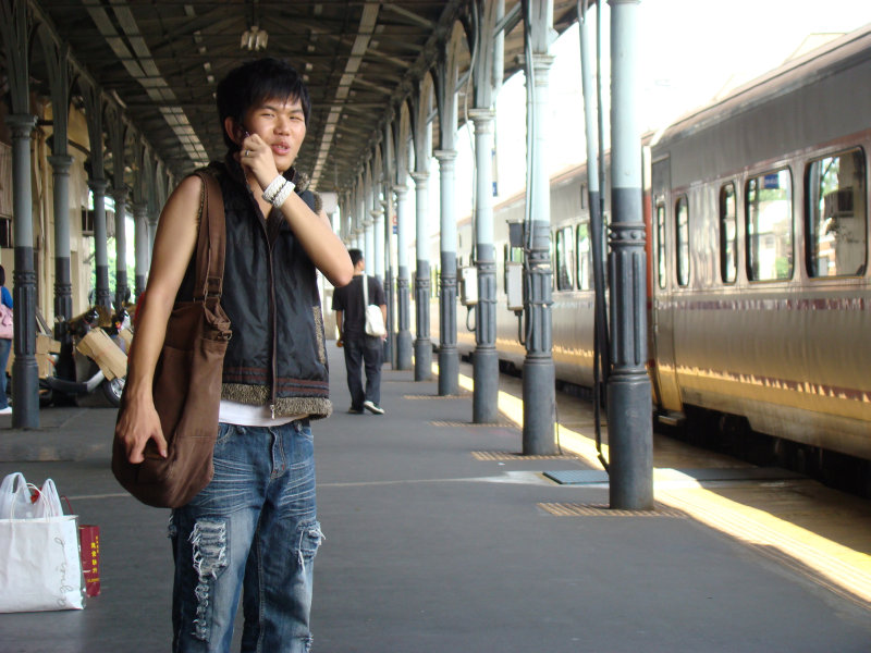 台灣鐵路旅遊攝影台中火車站月台旅客特寫2008攝影照片91