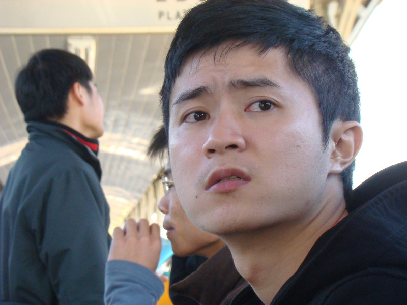 台灣鐵路旅遊攝影台中火車站月台旅客特寫2010攝影照片24