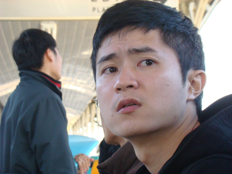 台灣鐵路旅遊攝影台中火車站月台旅客特寫2010攝影照片25