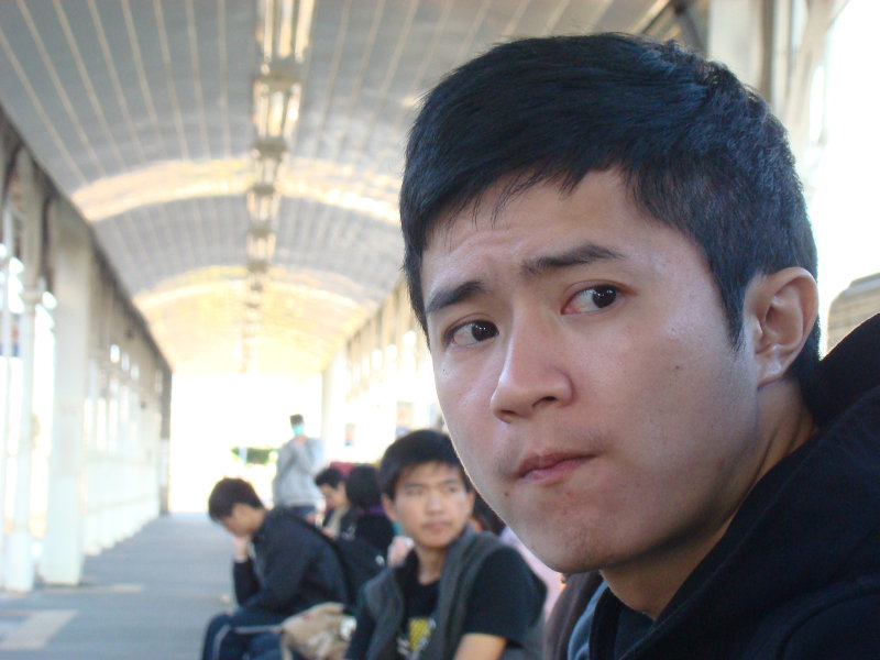 台灣鐵路旅遊攝影台中火車站月台旅客特寫2010攝影照片26