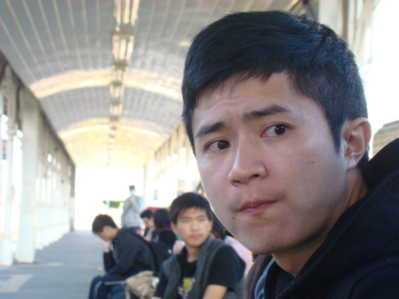 台灣鐵路旅遊攝影台中火車站月台旅客特寫2010攝影照片27