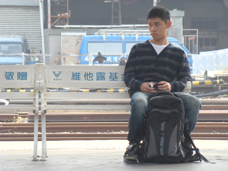 台灣鐵路旅遊攝影台中火車站月台旅客特寫2010攝影照片70