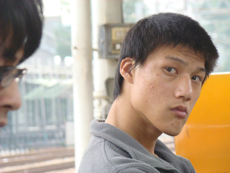 台灣鐵路旅遊攝影台中火車站月台旅客特寫2010攝影照片87