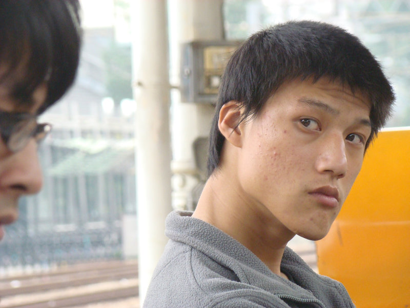 台灣鐵路旅遊攝影台中火車站月台旅客特寫2010攝影照片88