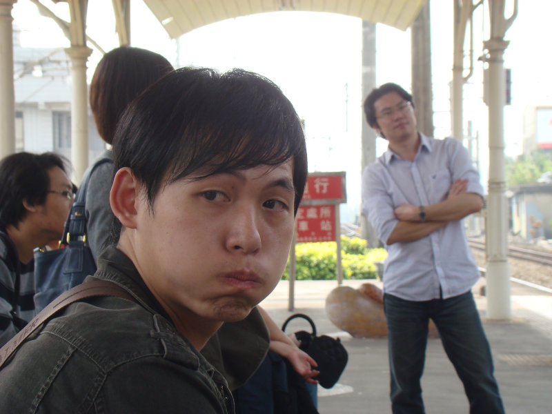 台灣鐵路旅遊攝影台中火車站月台旅客特寫2010攝影照片104