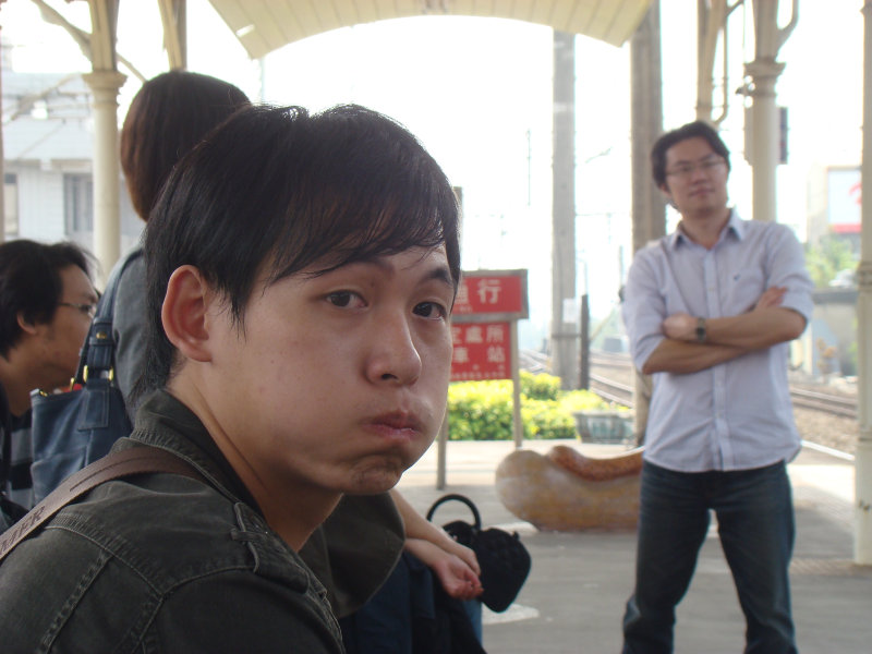 台灣鐵路旅遊攝影台中火車站月台旅客特寫2010攝影照片105