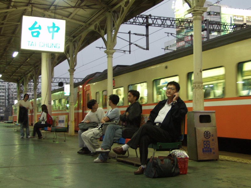 台灣鐵路旅遊攝影台中火車站月台景物篇2002攝影照片3